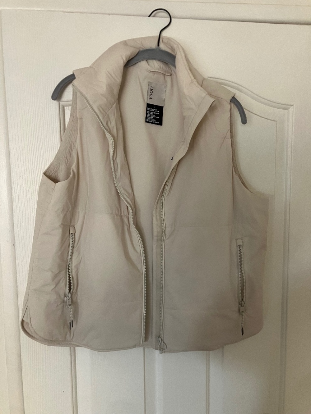 White Vuori Canyon Vest NWOT